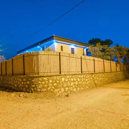 Sezar Vila *